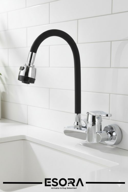 Siyah duvardan montaj 2 fonksiyonlu esnek oynar başlıklı mutfak bataryası ve musluğu